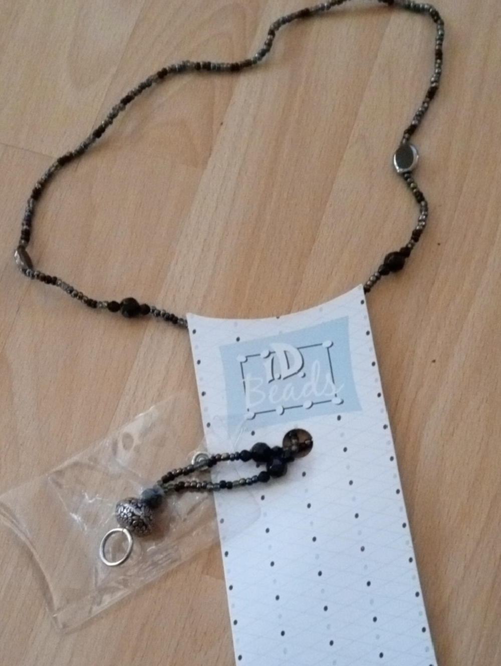 💲3▶▶▶▶ID BADGE Styling As Necklace Beaded Necklace in Black and Metallic Tones